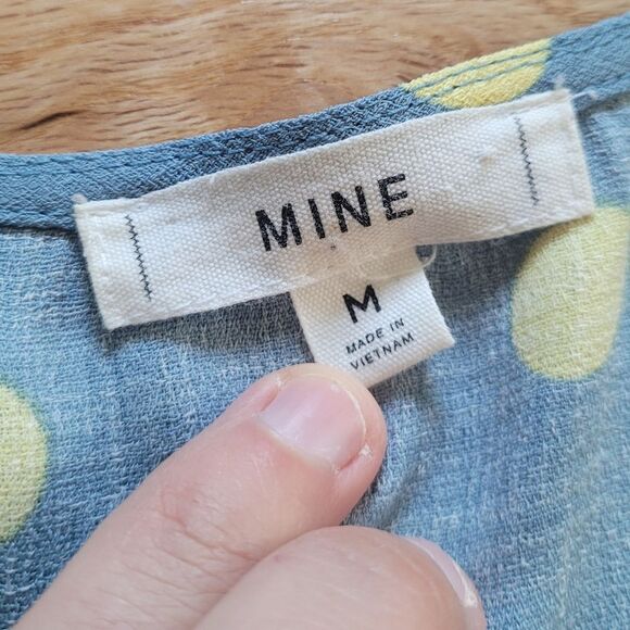 MINE Flutter Sleeve Button Front Polka Dot Peplum Shape Top Medium - Picture 4 of 6